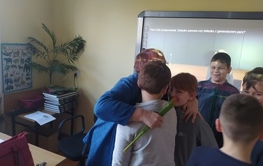 Pani Jola Ż. dziękuje chłopcom za życzenia i kwiatek.