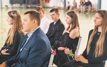 Pożegnanie &oacute;smoklasist&oacute;w 83