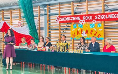 Pożegnanie &oacute;smoklasist&oacute;w 90