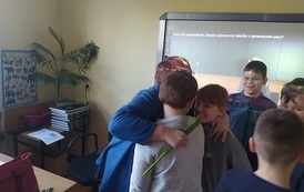 Pani Jola Ż. dziękuje chłopcom za życzenia i kwiatek.